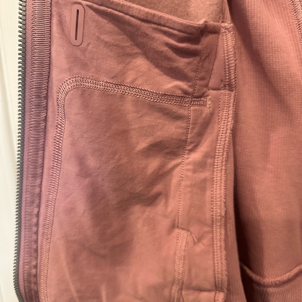 Lululemon Radiant Jacket II in Spanish Rose | Size 4 EUC Like New | Retail $118 - Picture 13 of 17